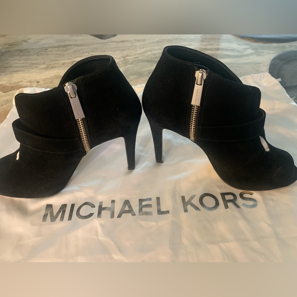 MICHAEL KORS Women's Agnes Suede Open Toe Shooties size: 7.5 worn twice 🖤